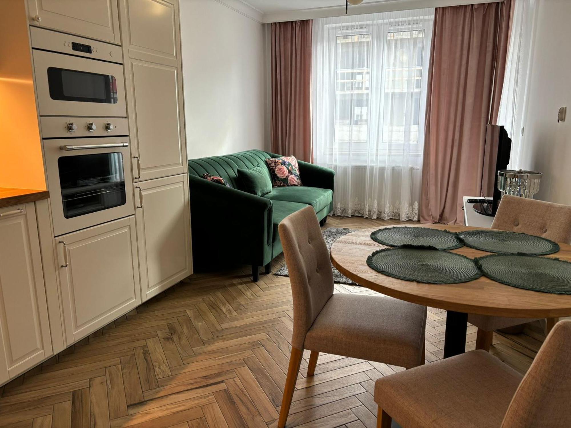 Apartamenty W Centrum Bialegostoku Z Parkingiem W Garazu Podziemnym เบียวิสตอก ภายนอก รูปภาพ